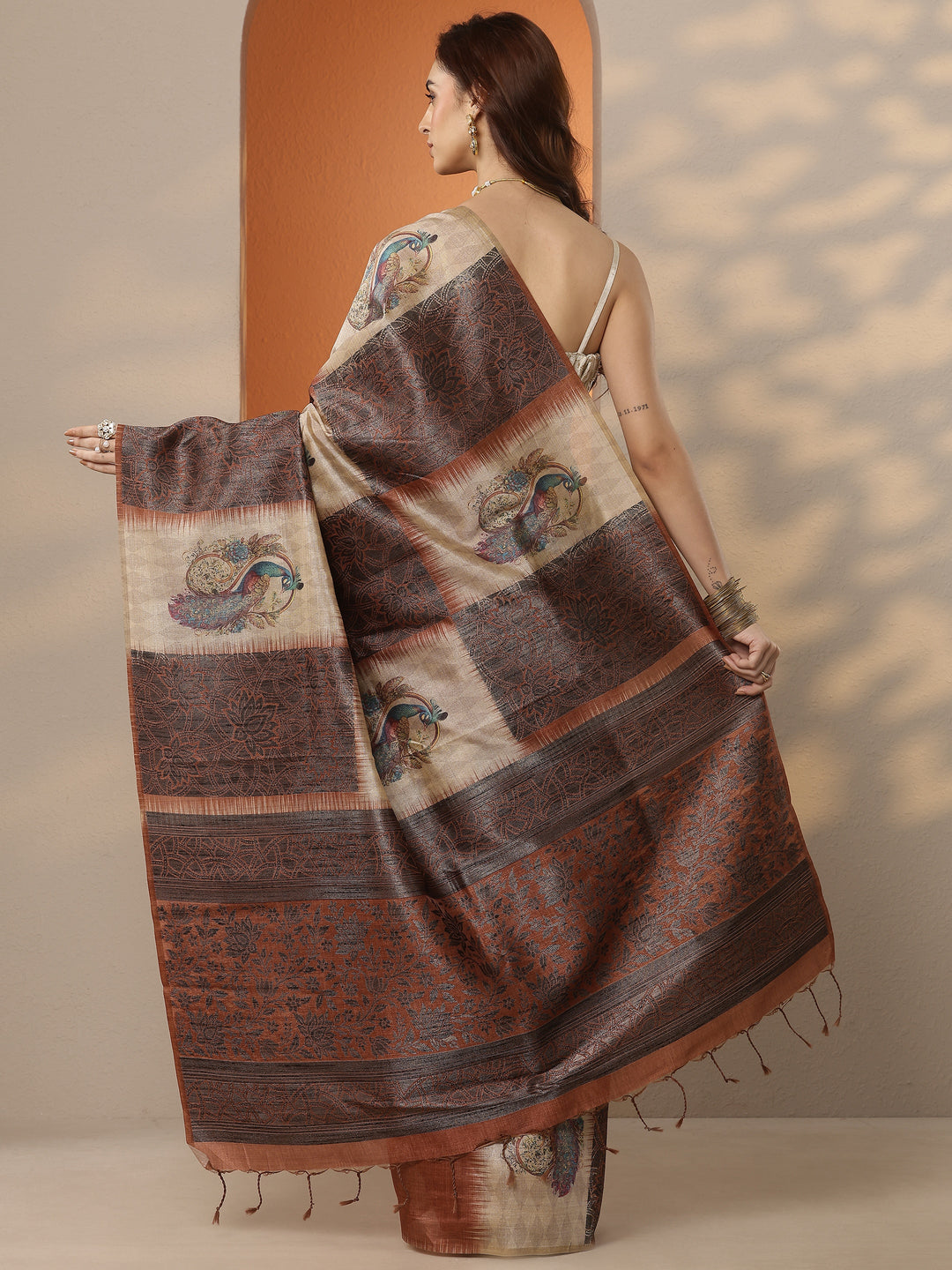 Beige Printed Silk Blend Saree With Unstitched Blouse Piece