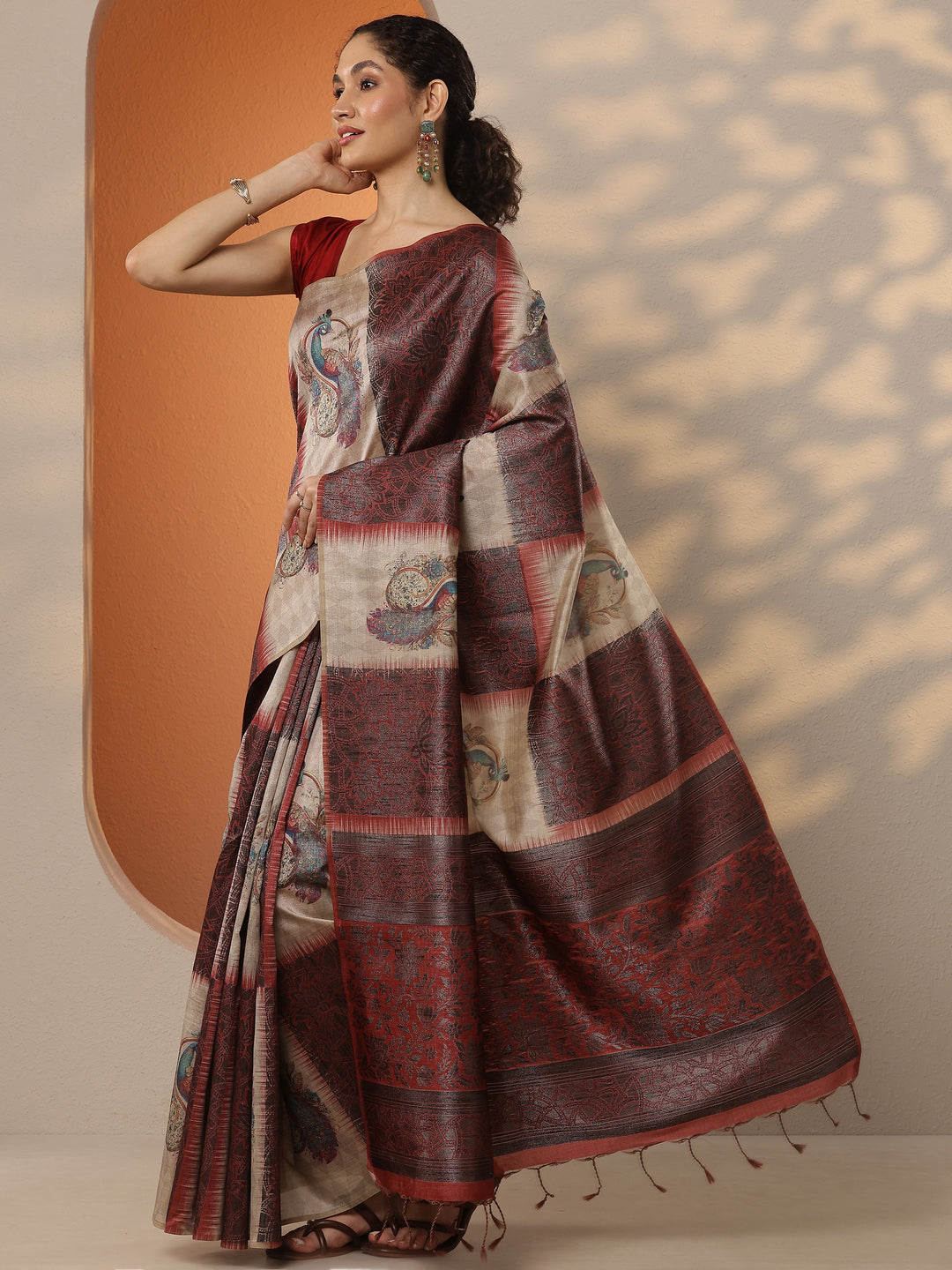 Beige Printed Silk Blend Saree With Unstitched Blouse Piece