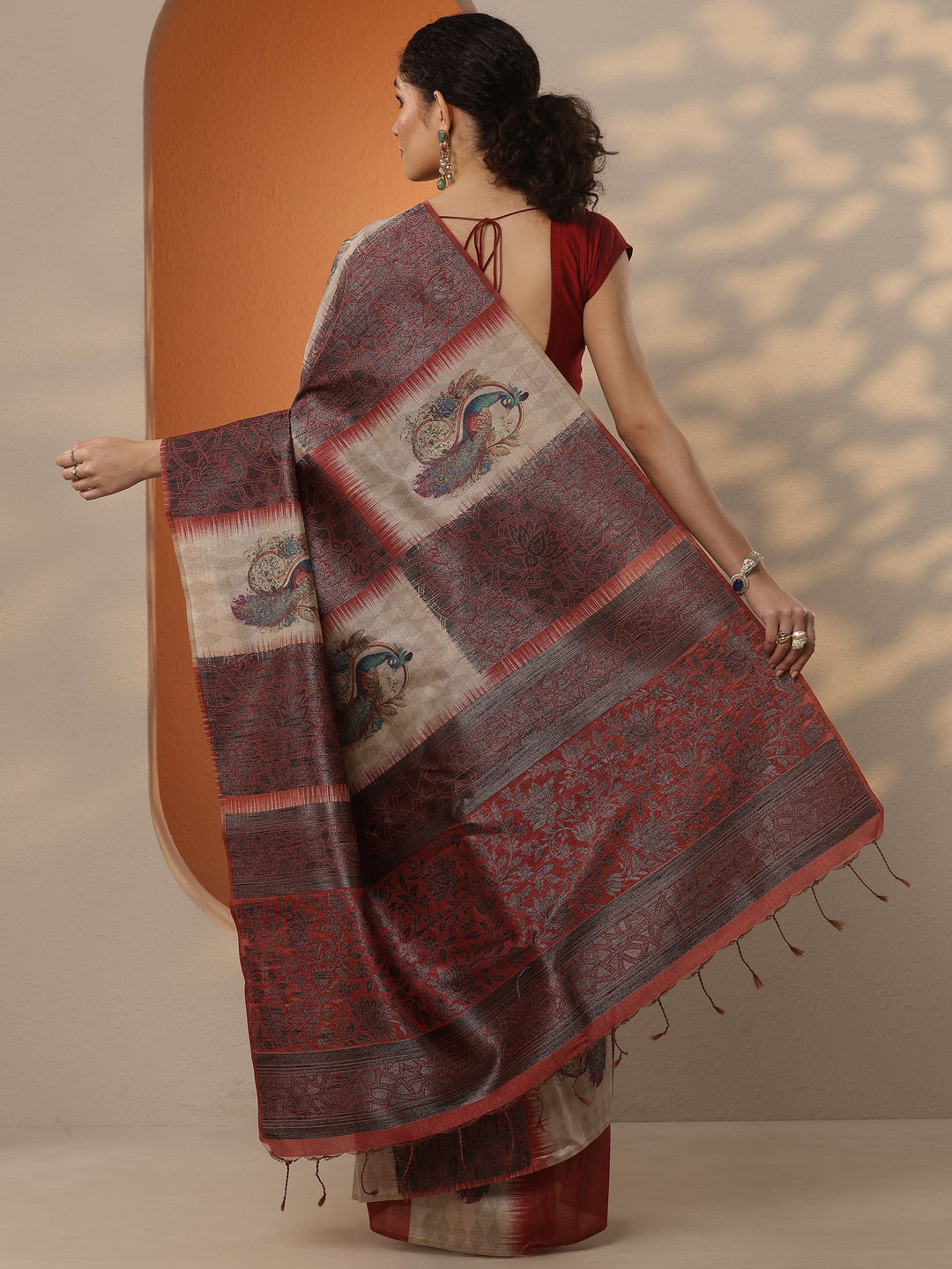 Beige Printed Silk Blend Saree With Unstitched Blouse Piece