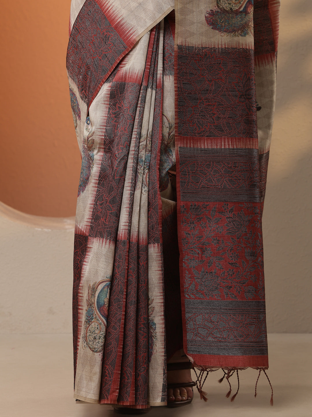 Beige Printed Silk Blend Saree With Unstitched Blouse Piece