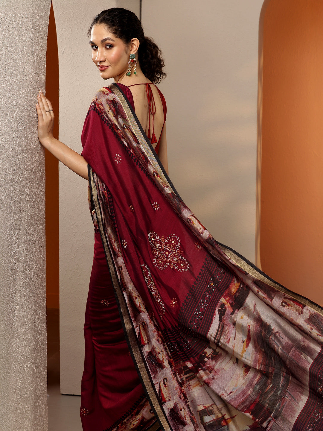 Maroon Printed Silk Blend Saree With Unstitched Blouse Piece