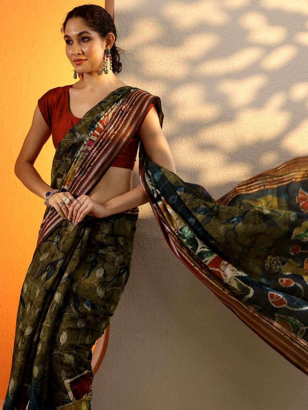 Green Printed Silk Blend Saree With Unstitched Blouse Piece