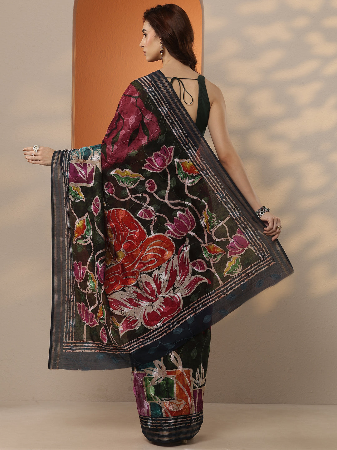 Maroon Printed Silk Blend Saree With Unstitched Blouse Piece