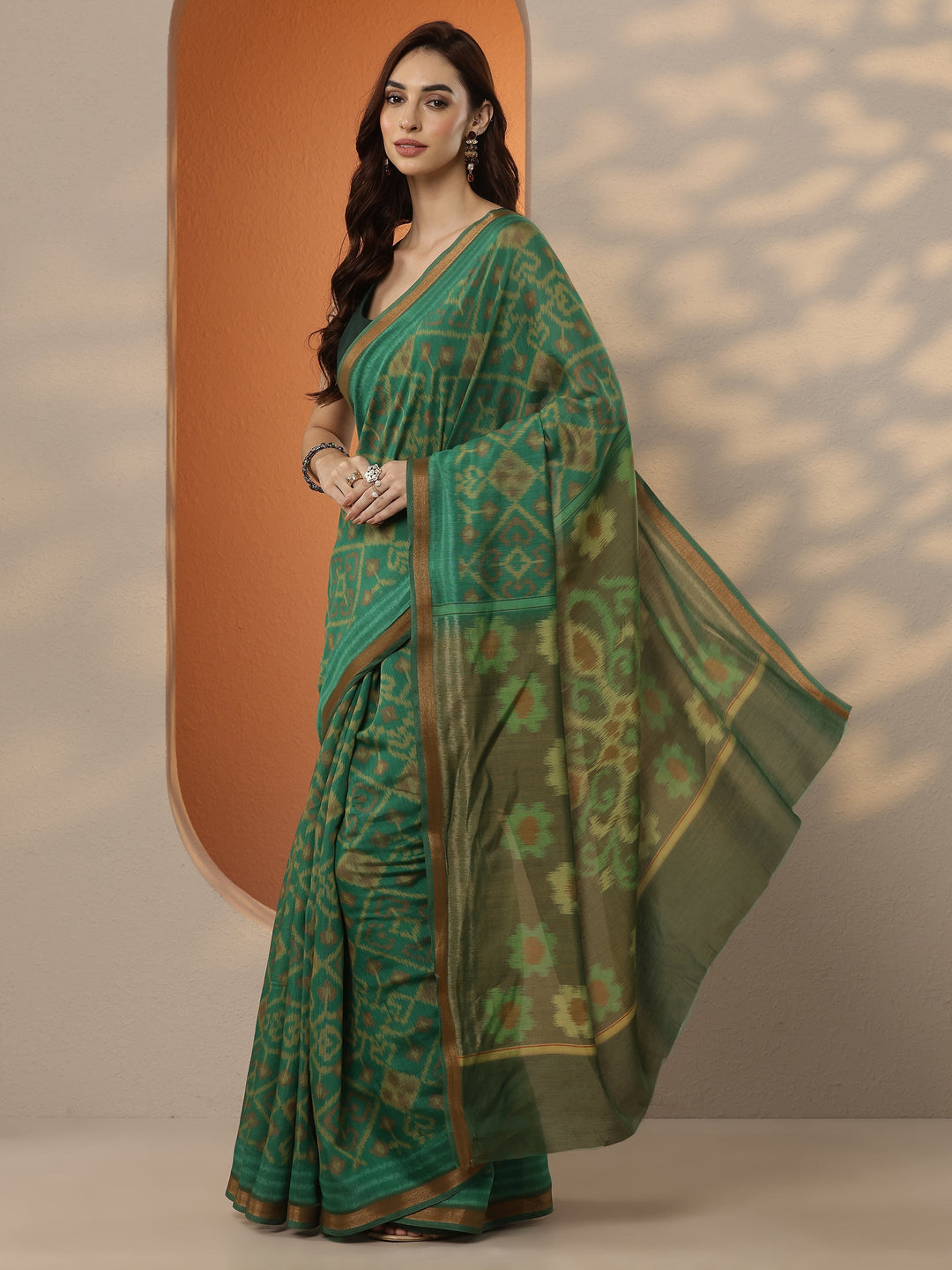 Green Ikkat Printed Silk Blend Saree With Unstitched Blouse Piece