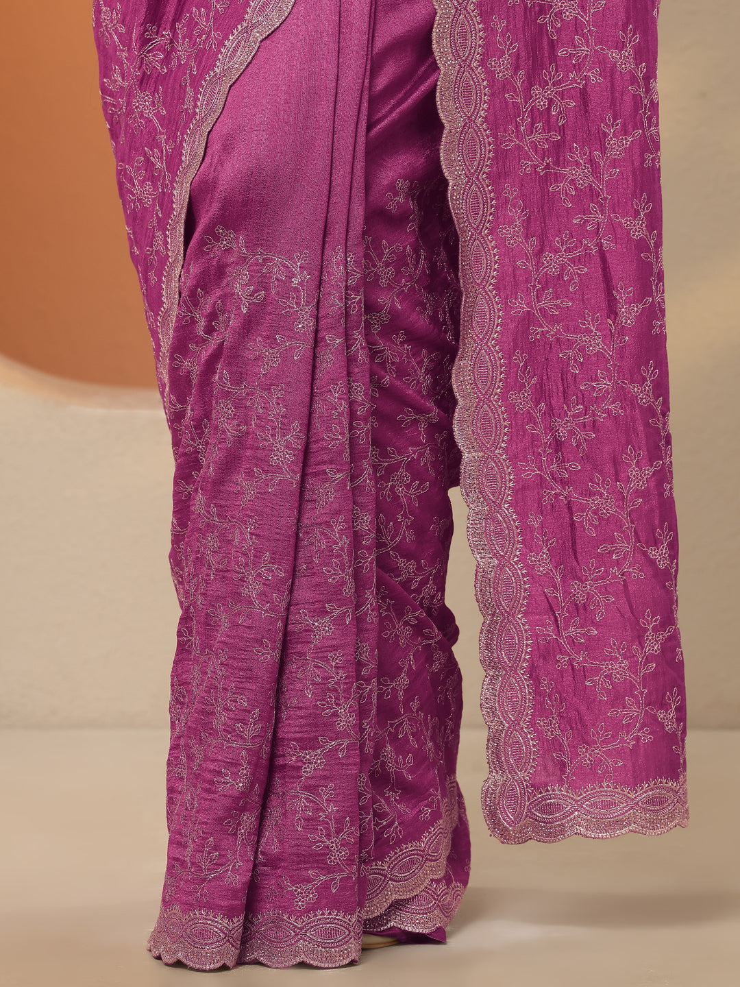 Mauve Embroidered Silk Blend Saree With Unstitched Blouse Piece