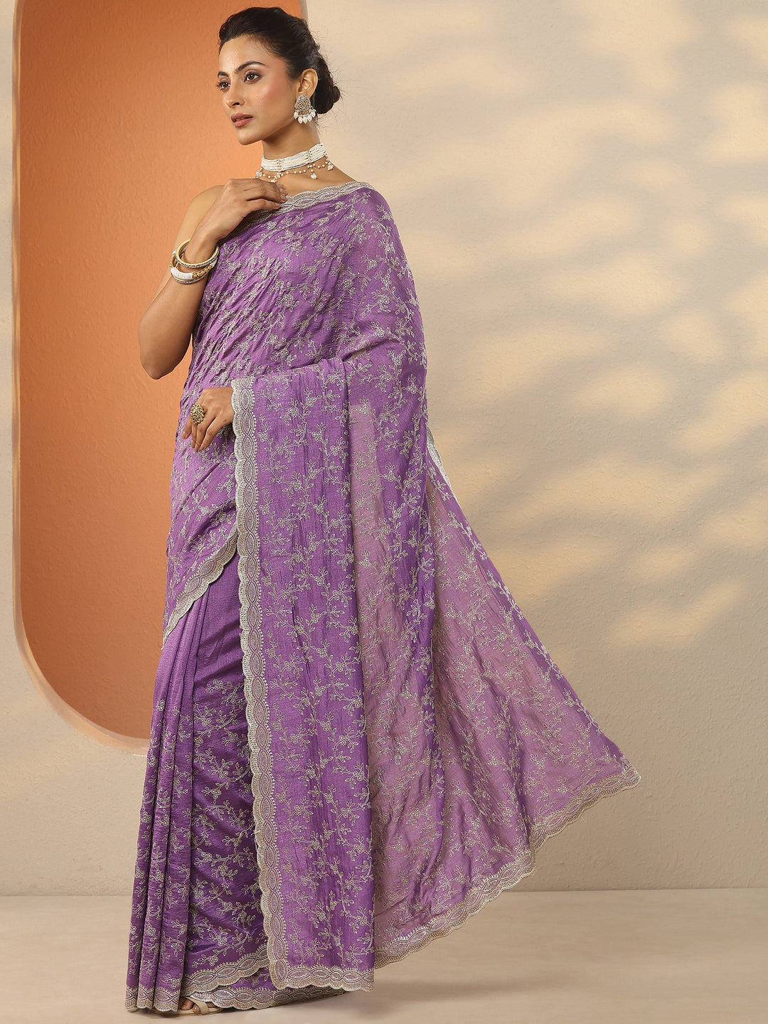 Purple Embroidered Silk Blend Saree With Unstitched Blouse Piece