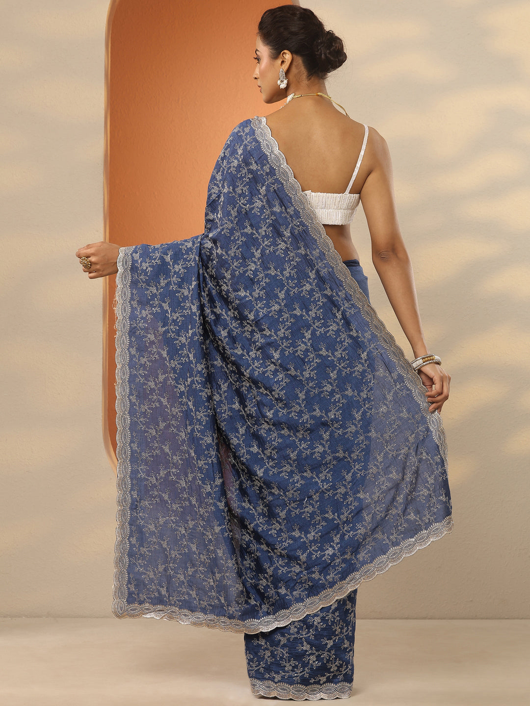 Navy Blue Embroidered Silk Blend Saree With Unstitched Blouse Piece