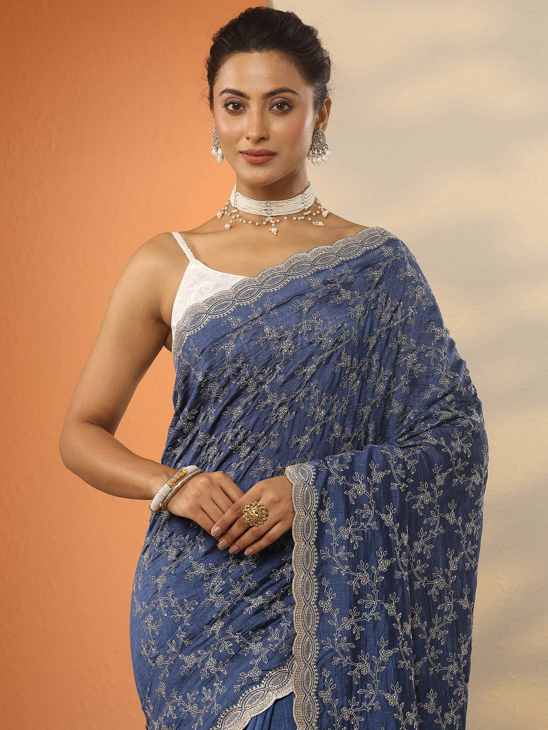Navy Blue Embroidered Silk Blend Saree With Unstitched Blouse Piece