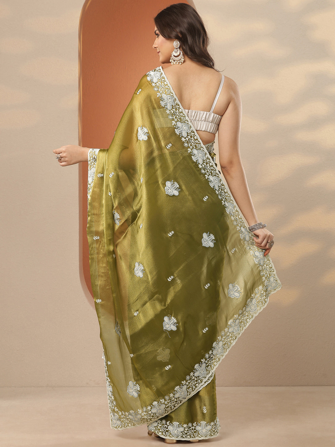 Green Embroidered Organza Saree With Unstitched Blouse Piece