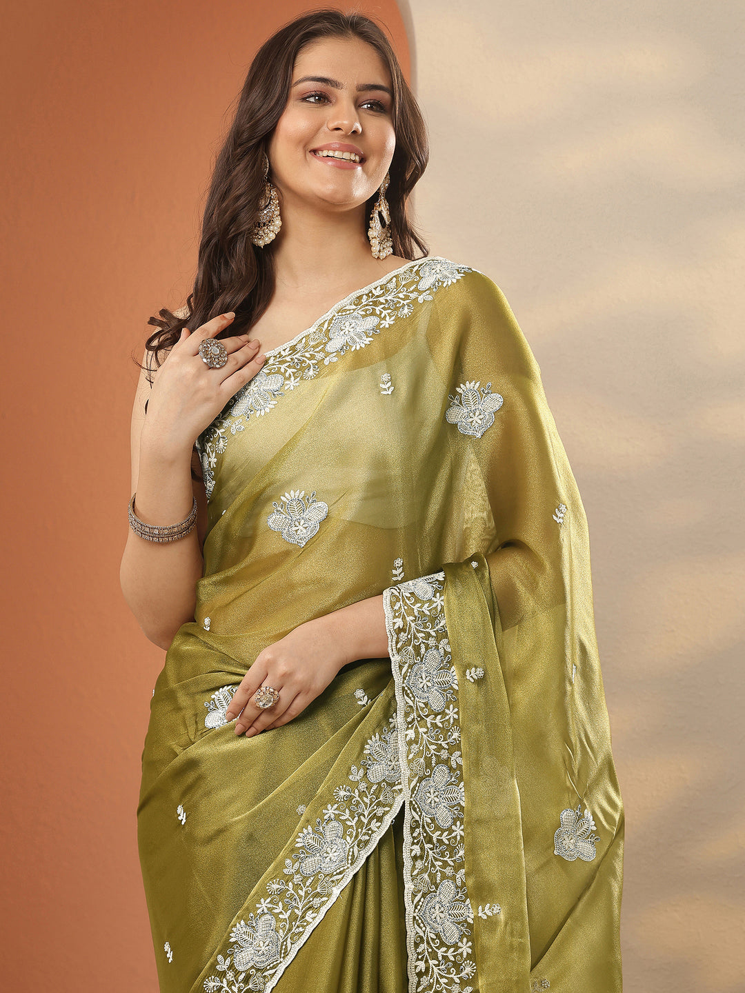 Green Embroidered Organza Saree With Unstitched Blouse Piece