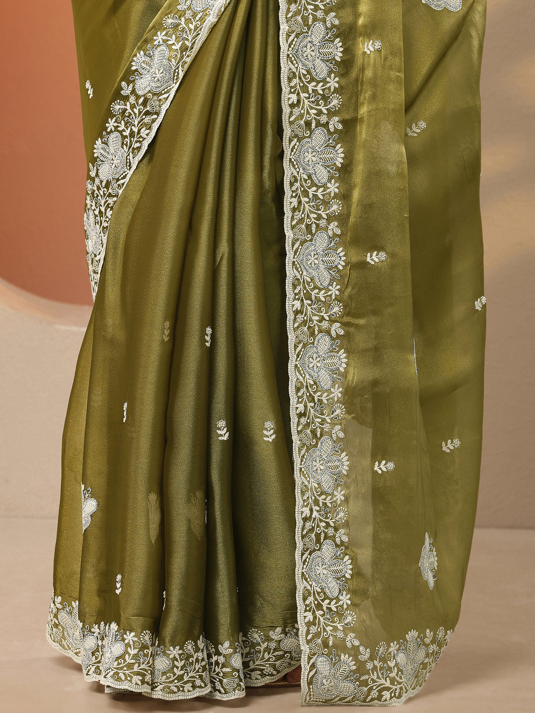 Green Embroidered Organza Saree With Unstitched Blouse Piece