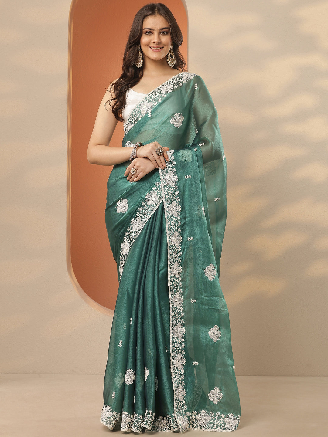 Green Embroidered Organza Saree With Unstitched Blouse Piece