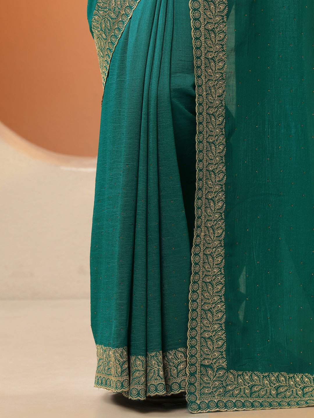 Green Embellished Silk Blend Saree With Unstitched Blouse Piece