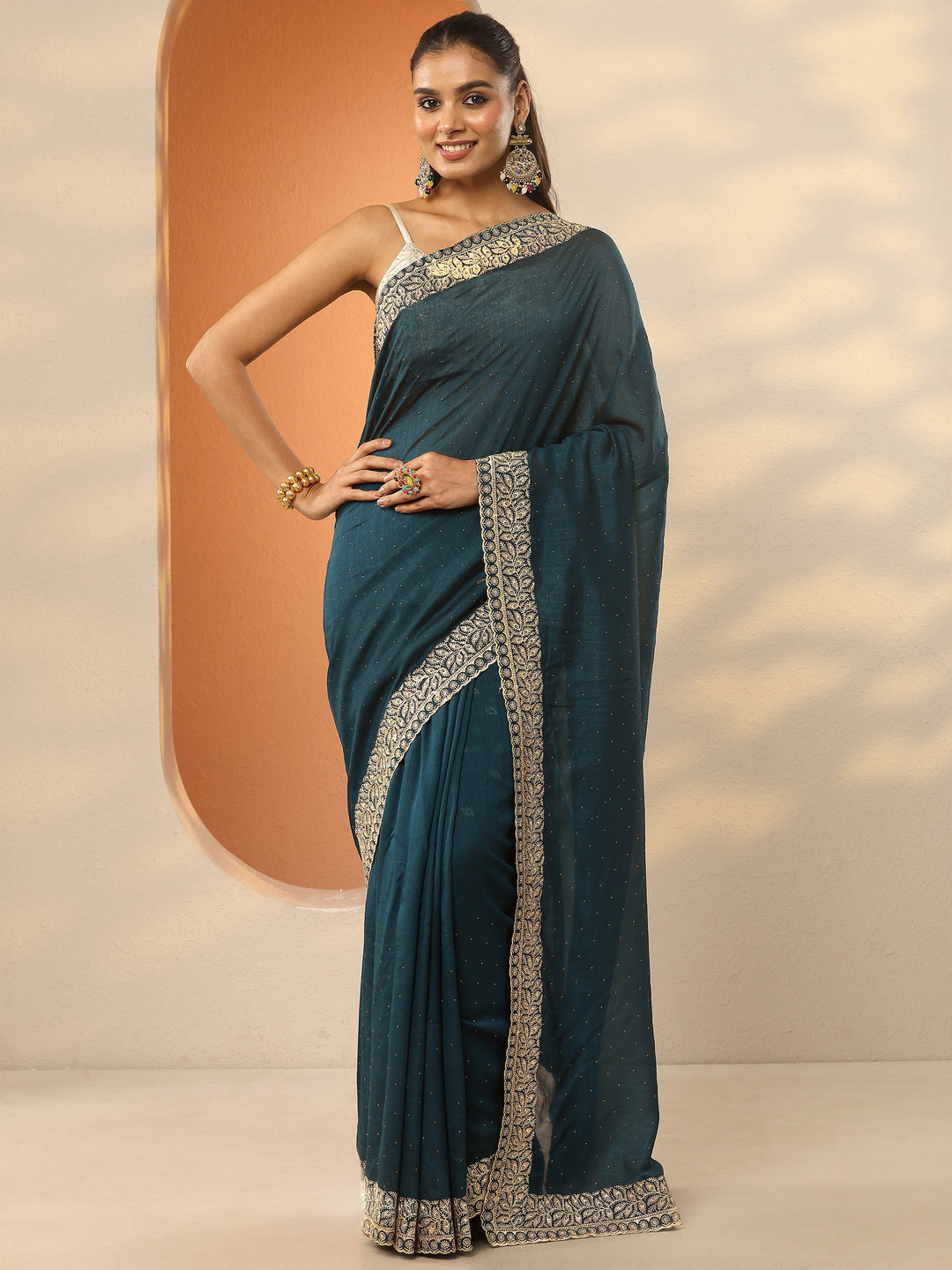 Green Embellished Silk Blend Saree With Unstitched Blouse Piece