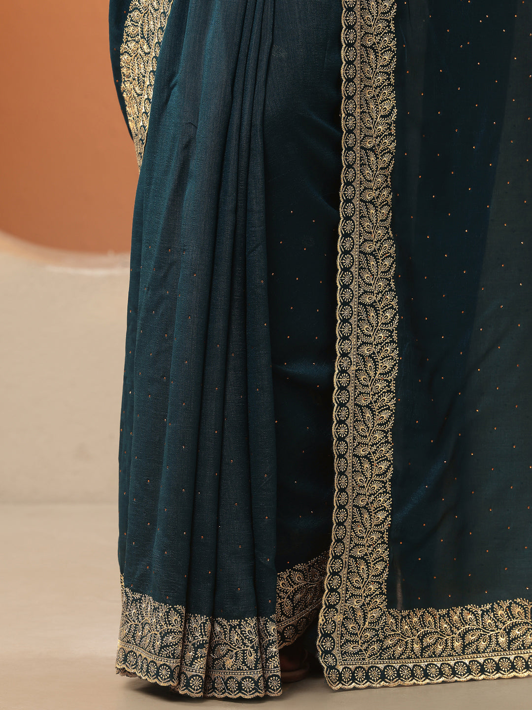Green Embellished Silk Blend Saree With Unstitched Blouse Piece