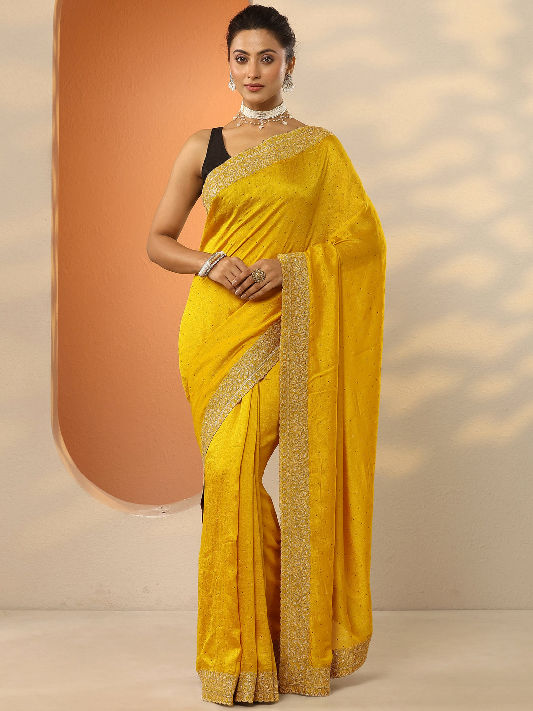Mustard Embellished Silk Blend Saree With Unstitched Blouse Piece