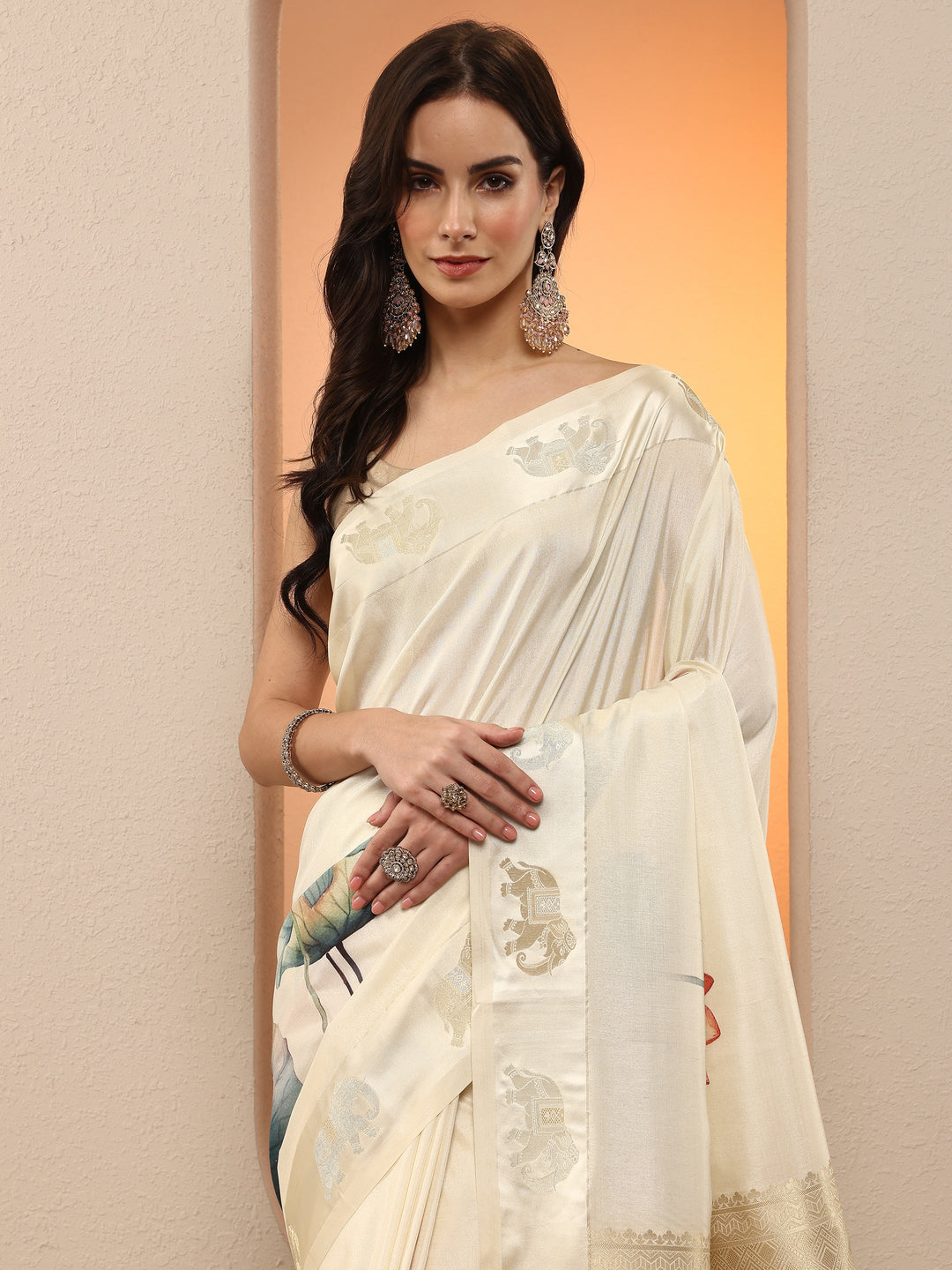 Cream Printed Silk Blend Saree With Unstitched Blouse Piece