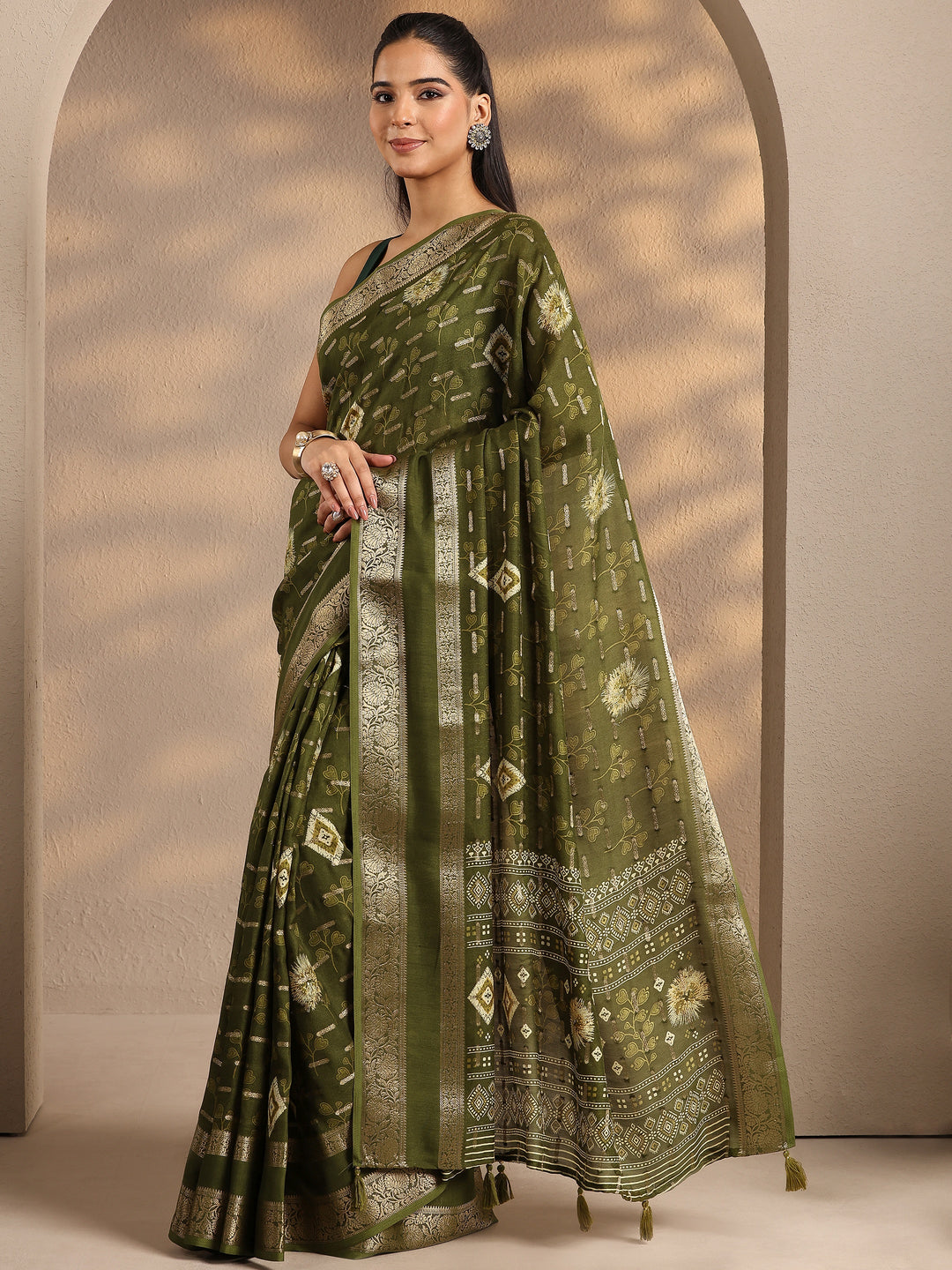 Green Woven Design Silk Blend Saree With Unstitched Blouse Piece