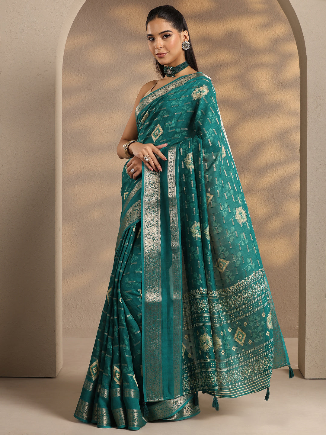 Green Woven Design Silk Blend Saree With Unstitched Blouse Piece