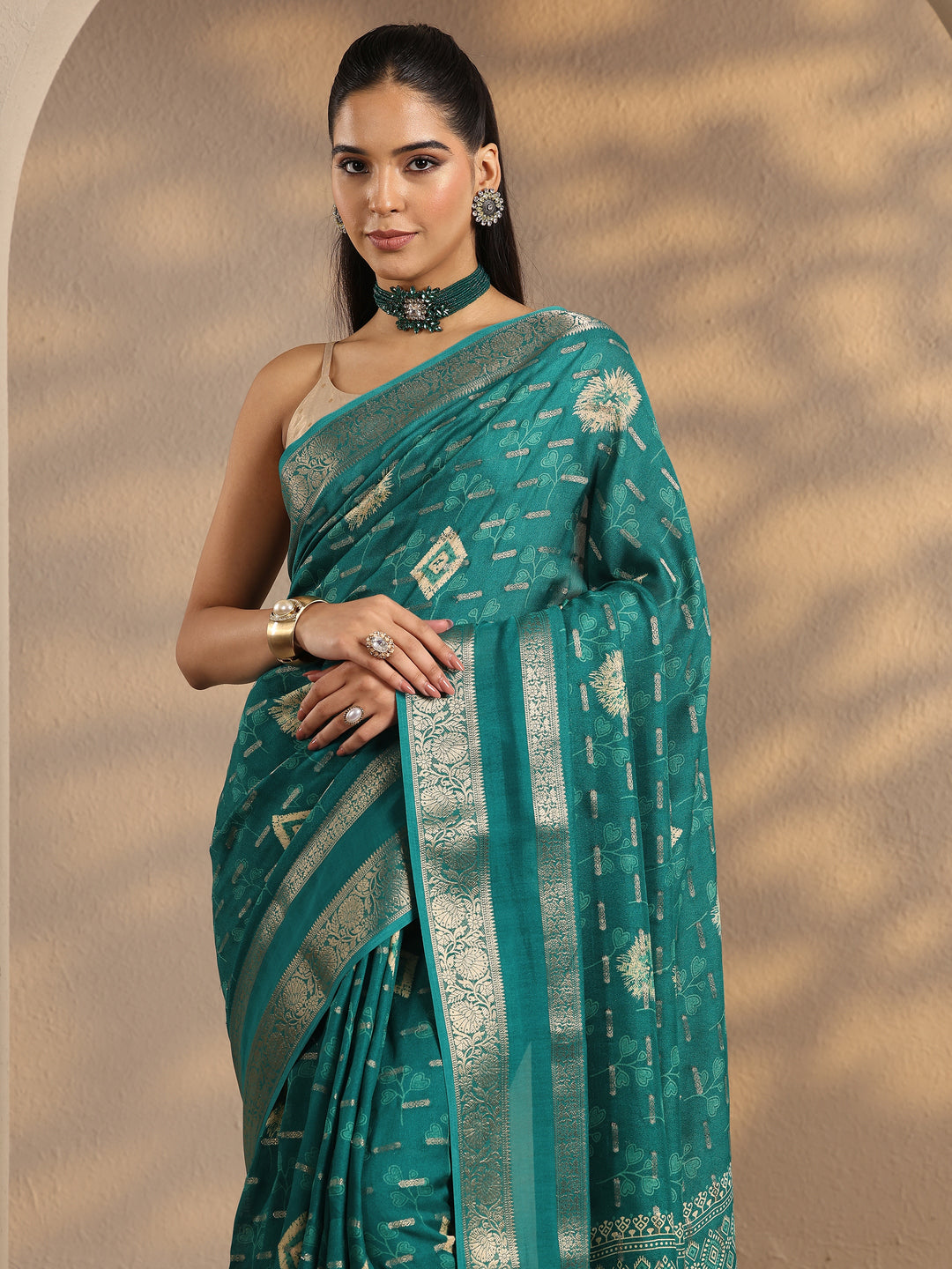 Green Woven Design Silk Blend Saree With Unstitched Blouse Piece