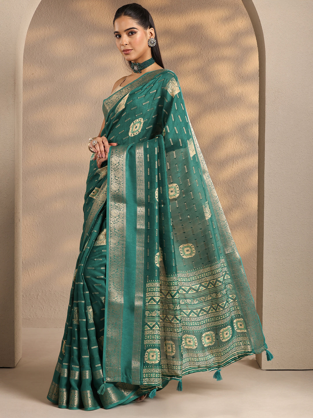 Green Woven Design Silk Blend Saree With Unstitched Blouse Piece