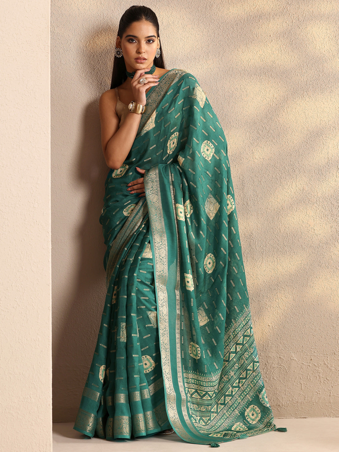 Green Woven Design Silk Blend Saree With Unstitched Blouse Piece