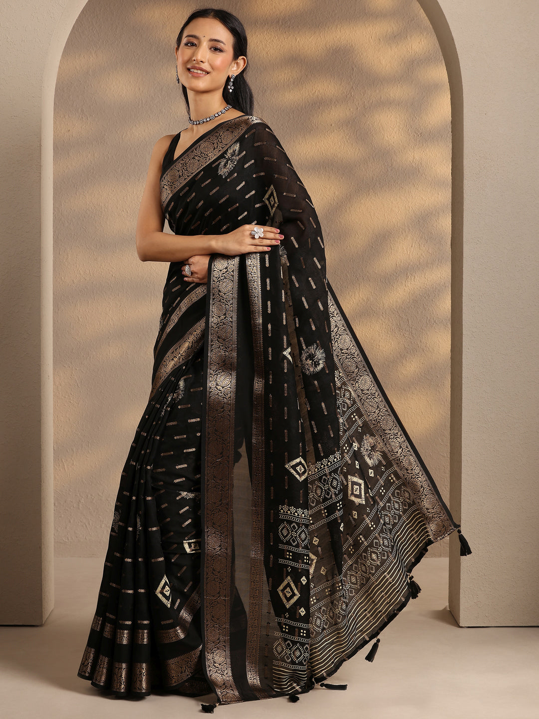 Black Woven Design Silk Blend Saree With Unstitched Blouse Piece