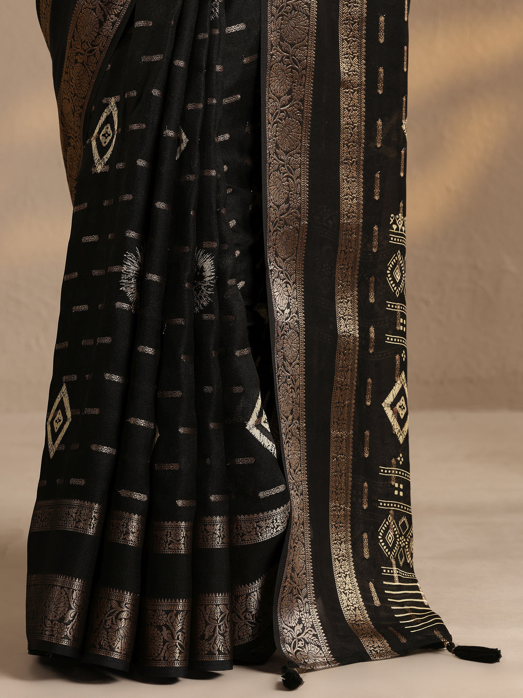 Black Woven Design Silk Blend Saree With Unstitched Blouse Piece