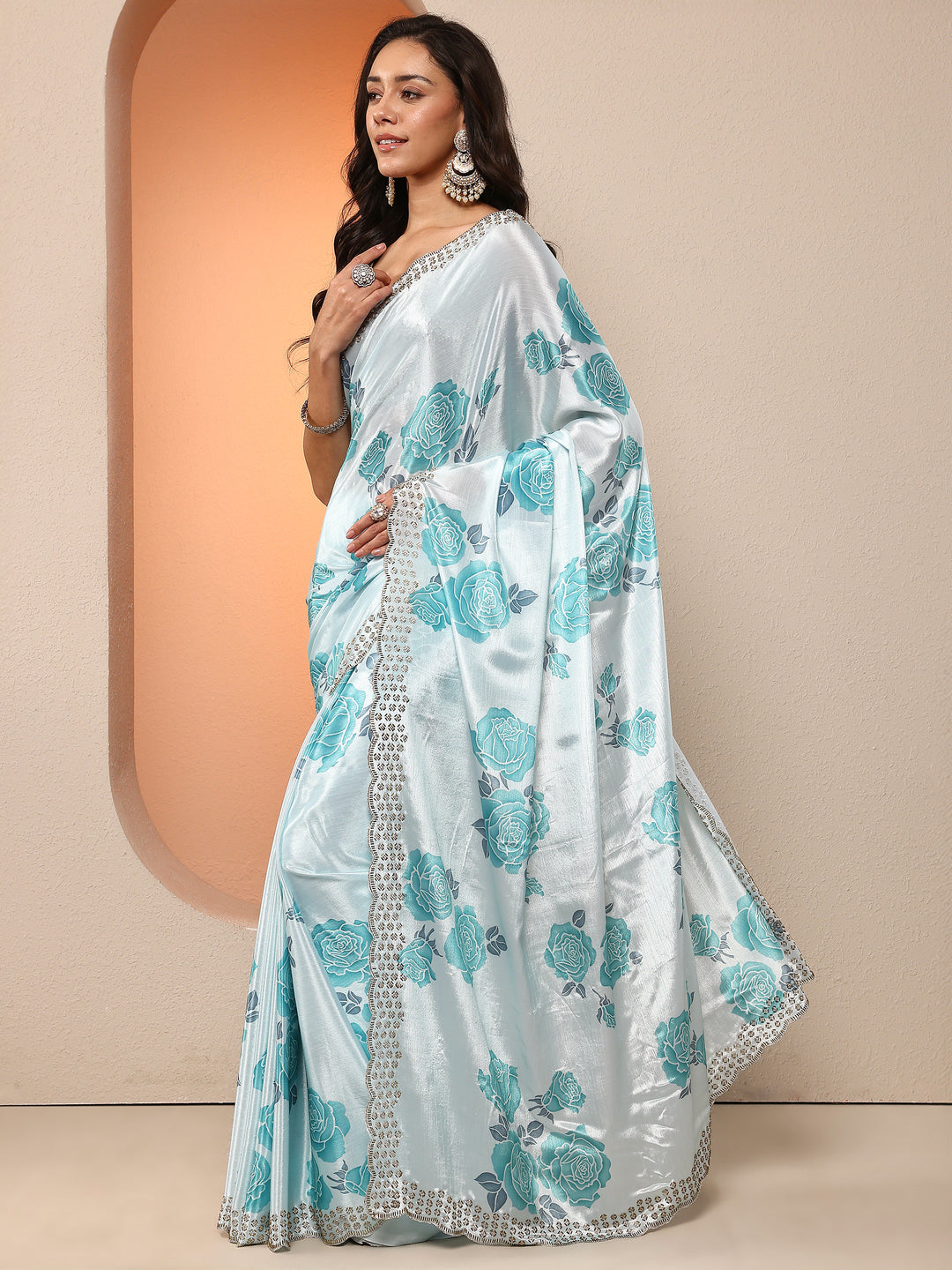 Off White Printed Silk Blend Saree With Unstitched Blouse Piece