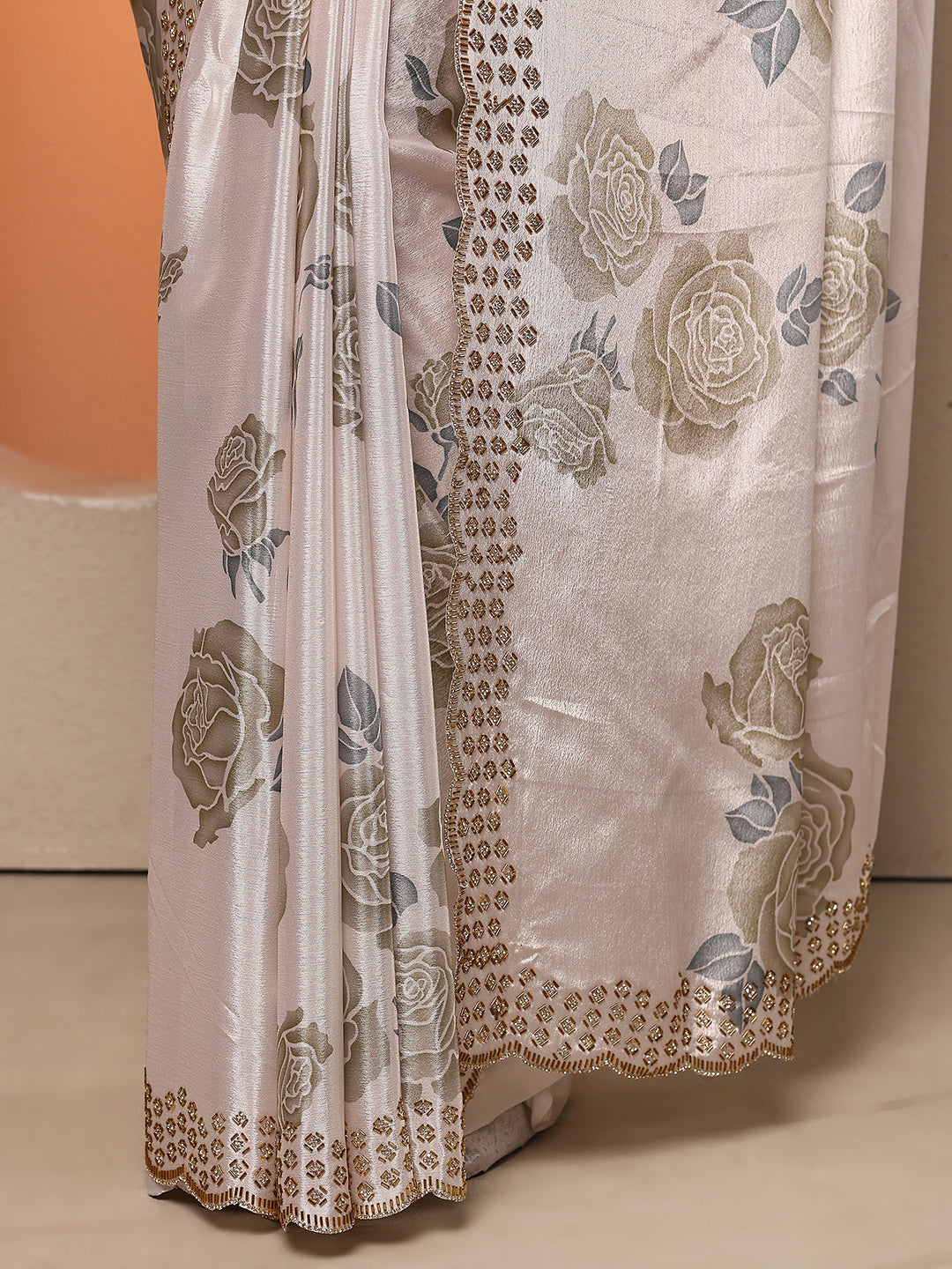 Off White Printed Silk Blend Saree With Unstitched Blouse Piece