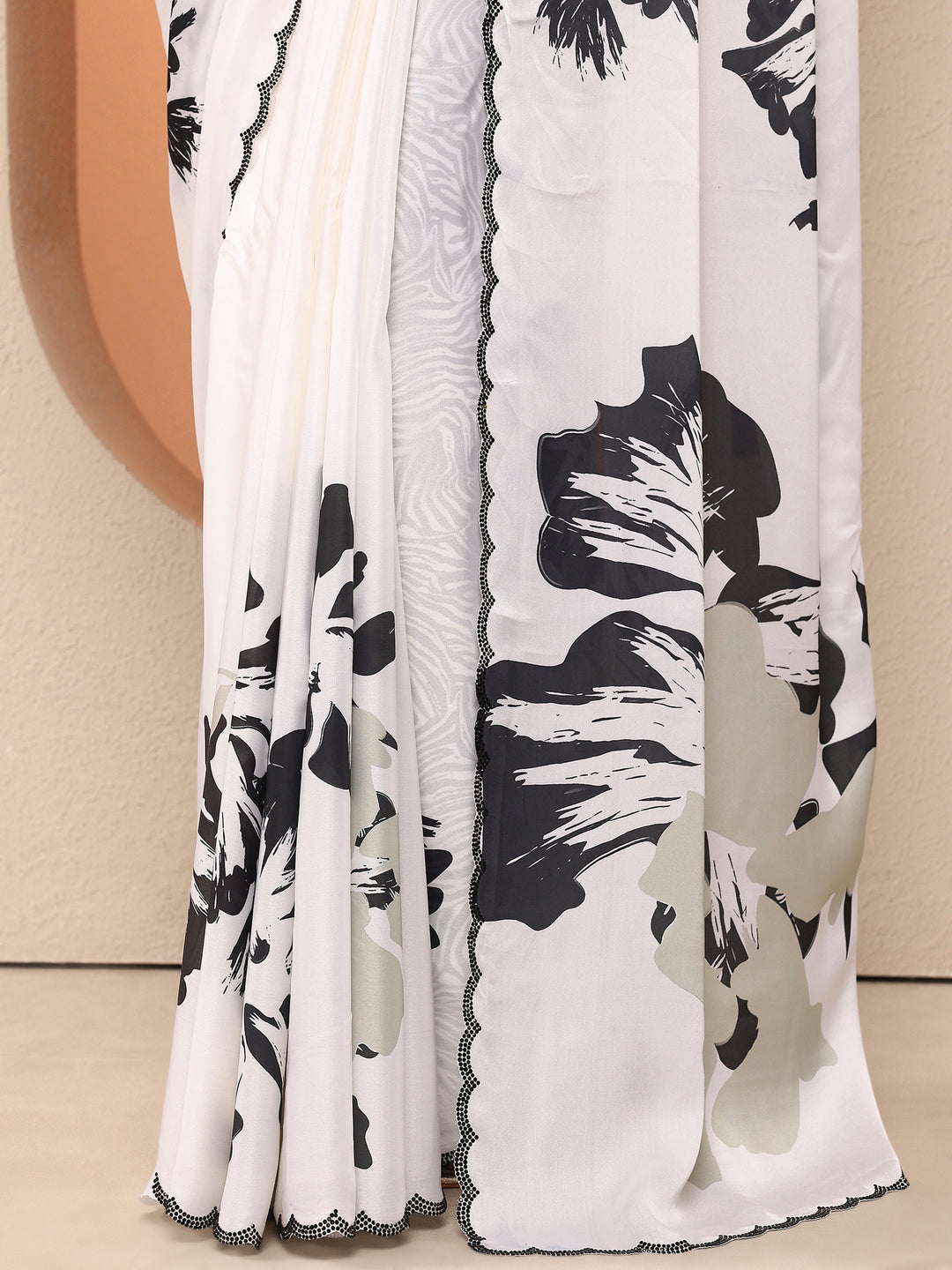 White Printed Silk Blend Saree With Unstitched Blouse Piece