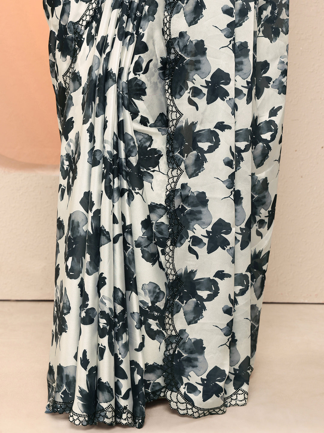 Grey Printed Silk Blend Saree With Unstitched Blouse Piece