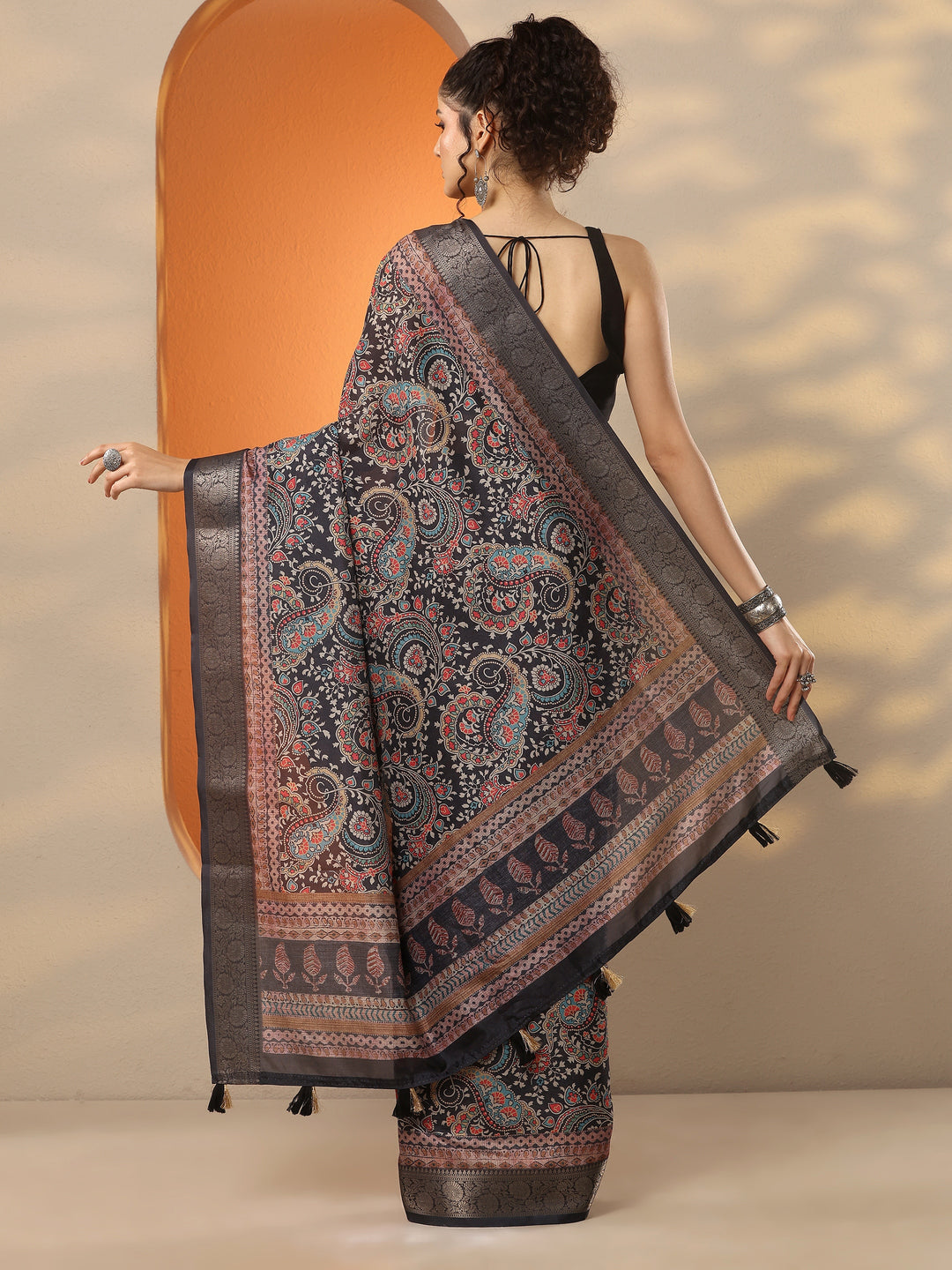 Black Printed Silk Blend Saree With Unstitched Blouse Piece
