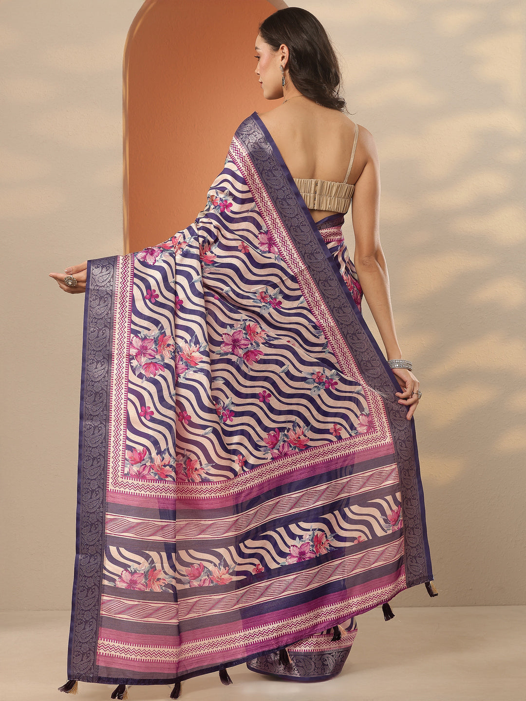 Beige Printed Silk Blend Saree With Unstitched Blouse Piece