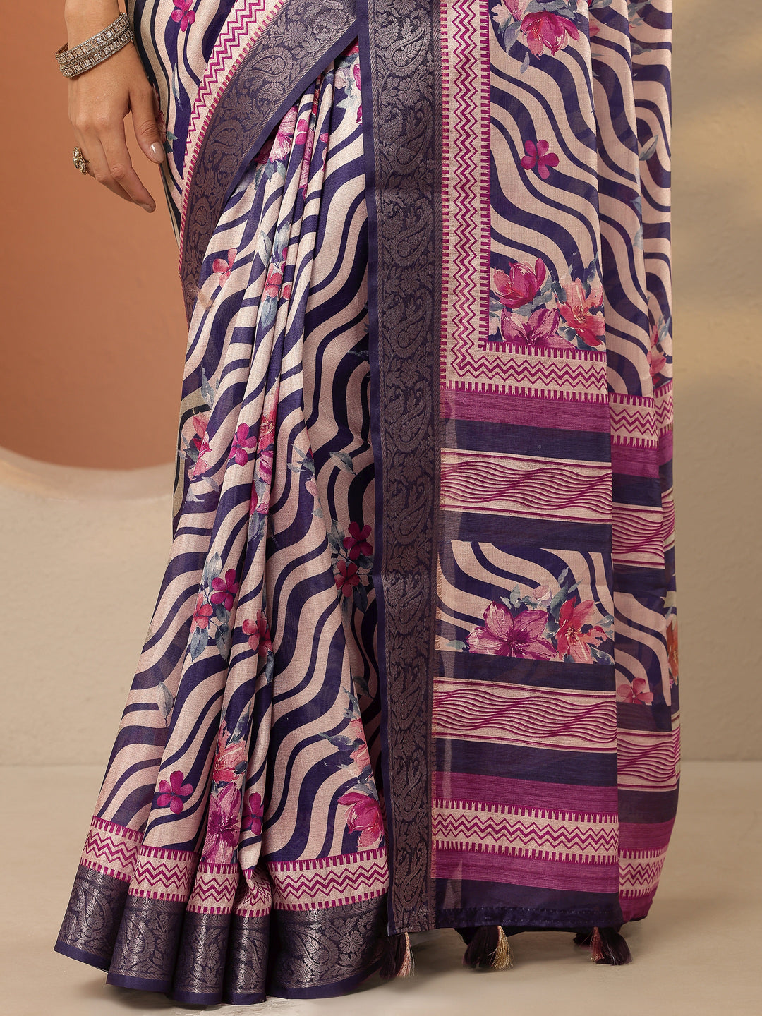 Beige Printed Silk Blend Saree With Unstitched Blouse Piece
