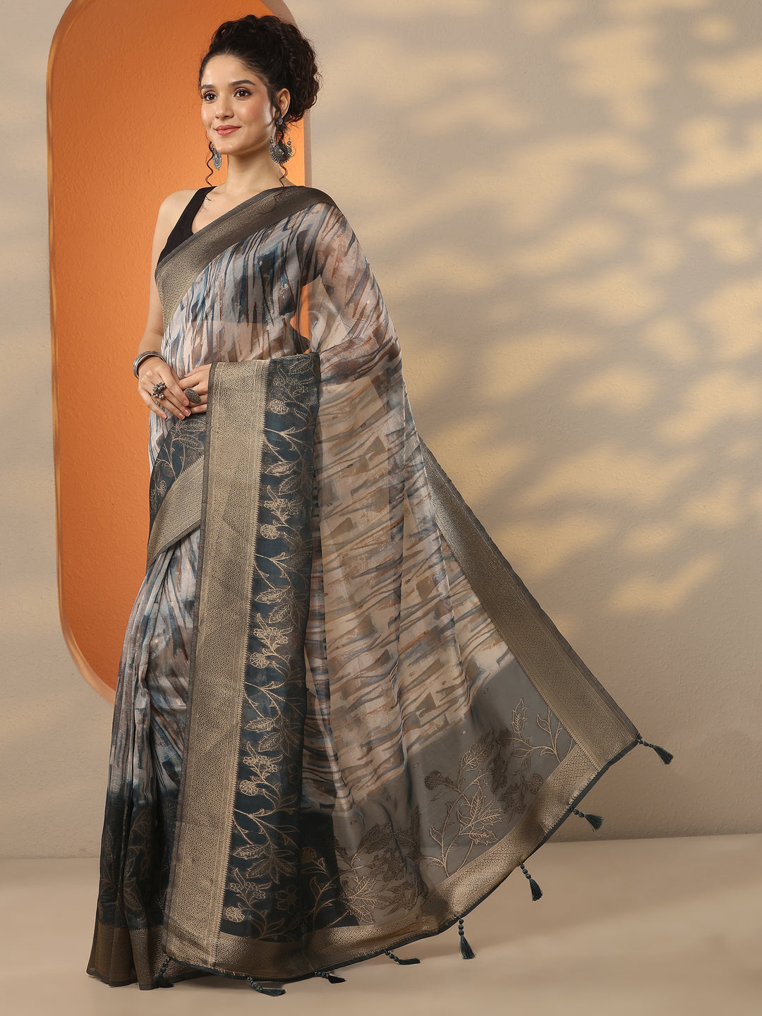 Green Printed Organza Saree With Unstitched Blouse Piece