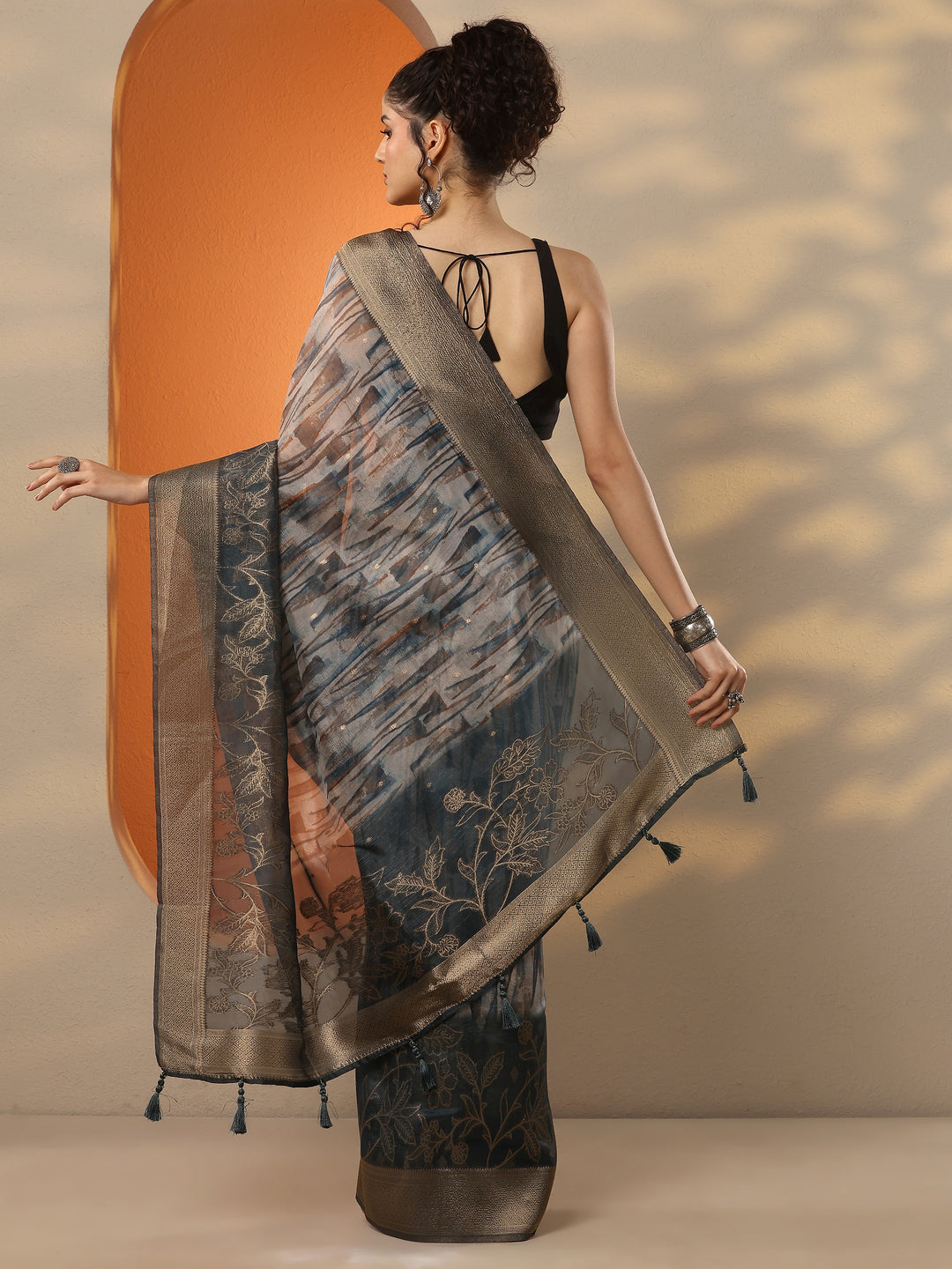 Green Printed Organza Saree With Unstitched Blouse Piece