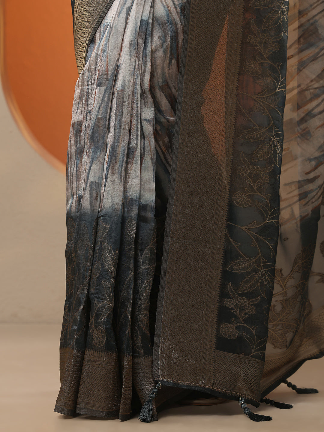 Green Printed Organza Saree With Unstitched Blouse Piece