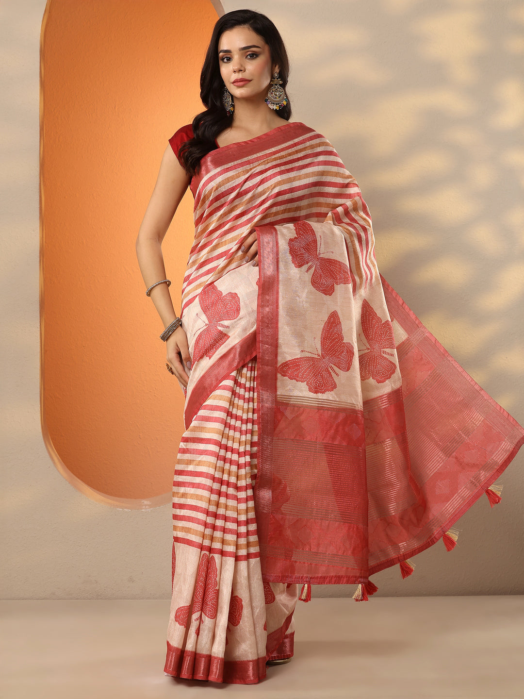 Beige Printed Silk Blend Saree With Unstitched Blouse Piece