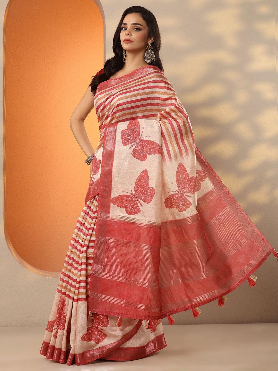 Beige Printed Silk Blend Saree With Unstitched Blouse Piece