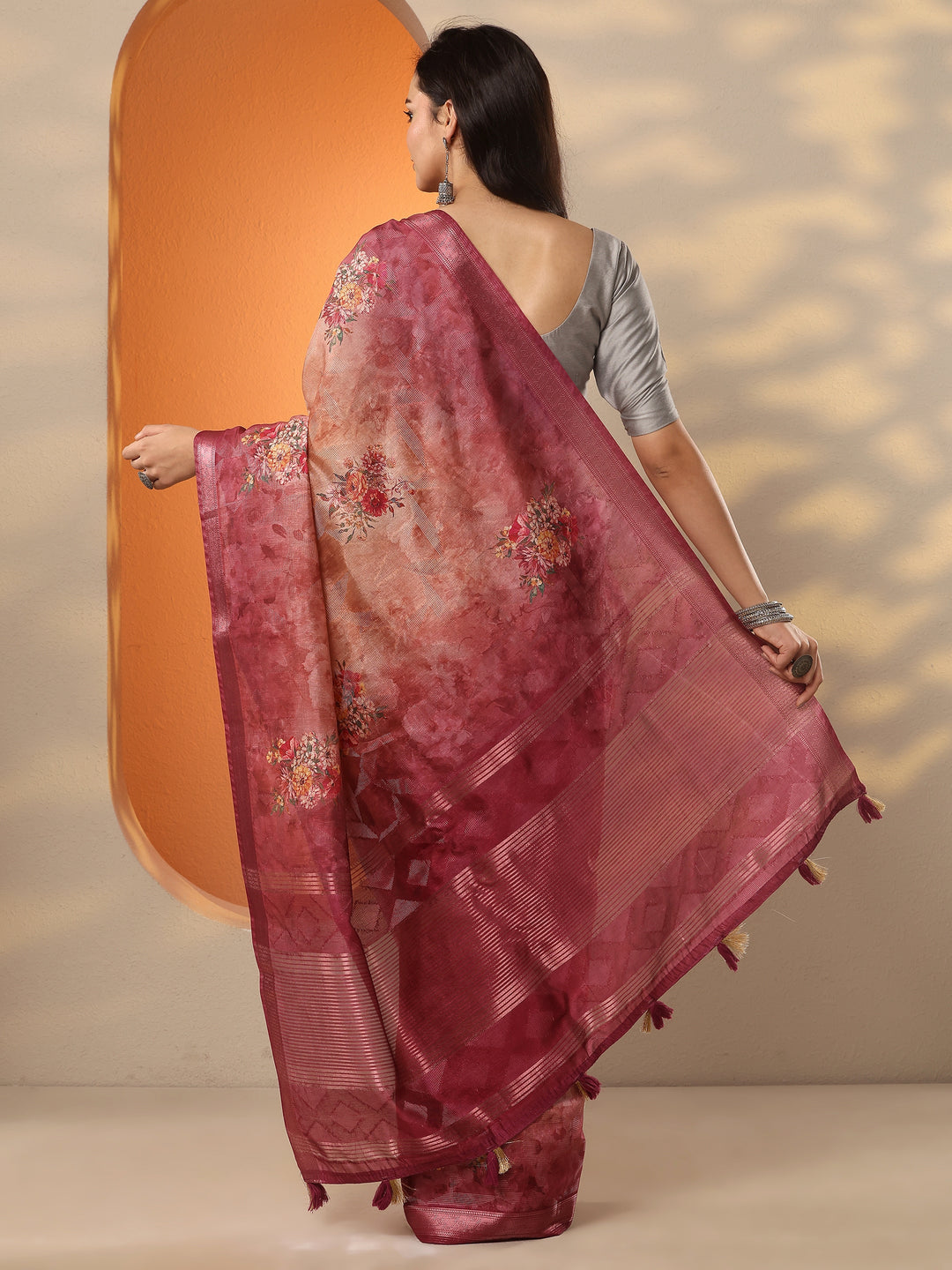 Peach Printed Silk Blend Saree With Unstitched Blouse Piece