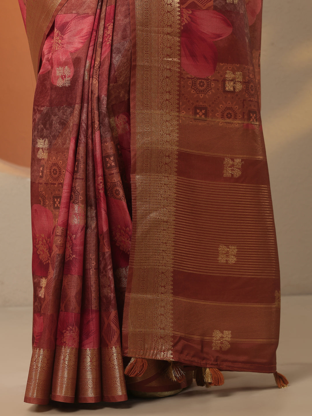 Brown Printed Silk Blend Saree With Unstitched Blouse Piece