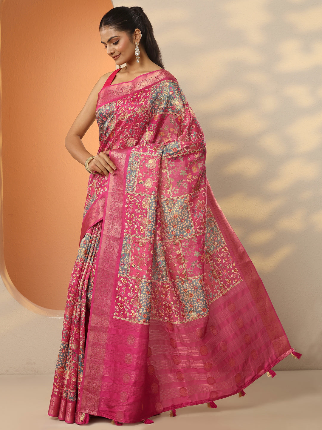 Pink Printed Silk Blend Saree With Unstitched Blouse Piece