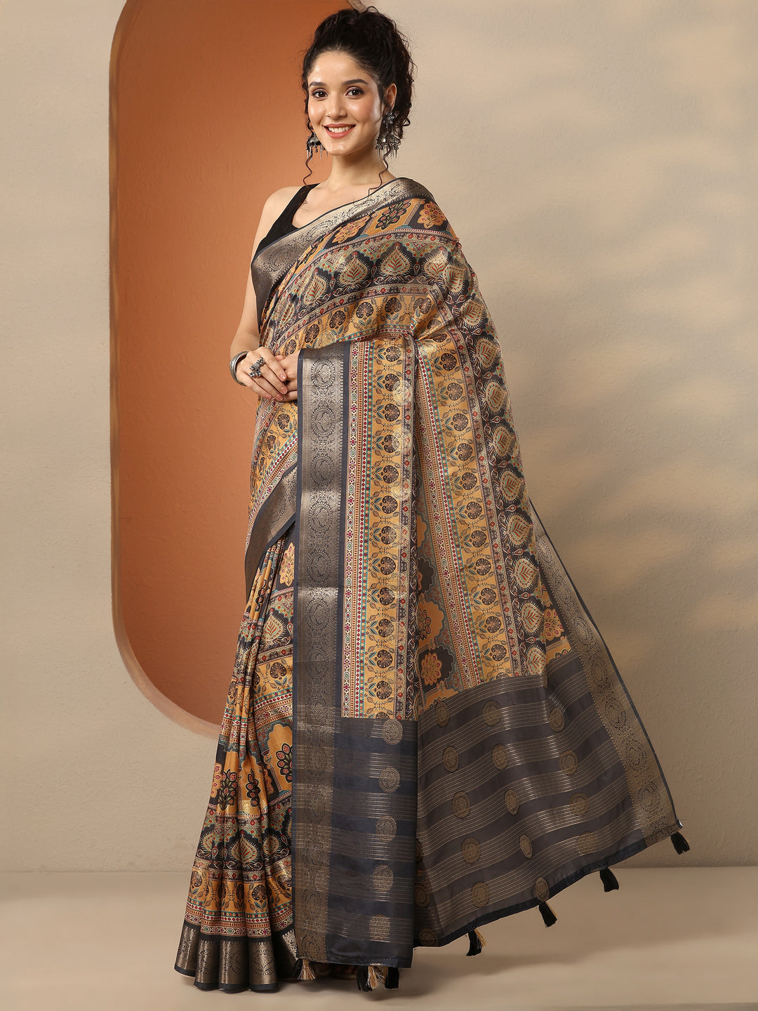Mustard Printed Silk Blend Saree With Unstitched Blouse Piece