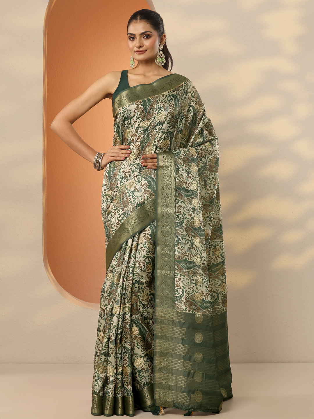 Green Printed Silk Blend Saree With Unstitched Blouse Piece