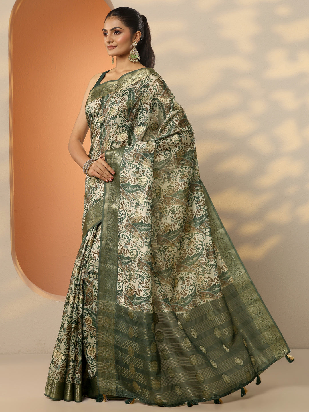 Green Printed Silk Blend Saree With Unstitched Blouse Piece