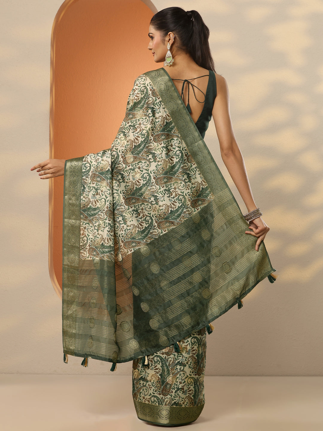 Green Printed Silk Blend Saree With Unstitched Blouse Piece