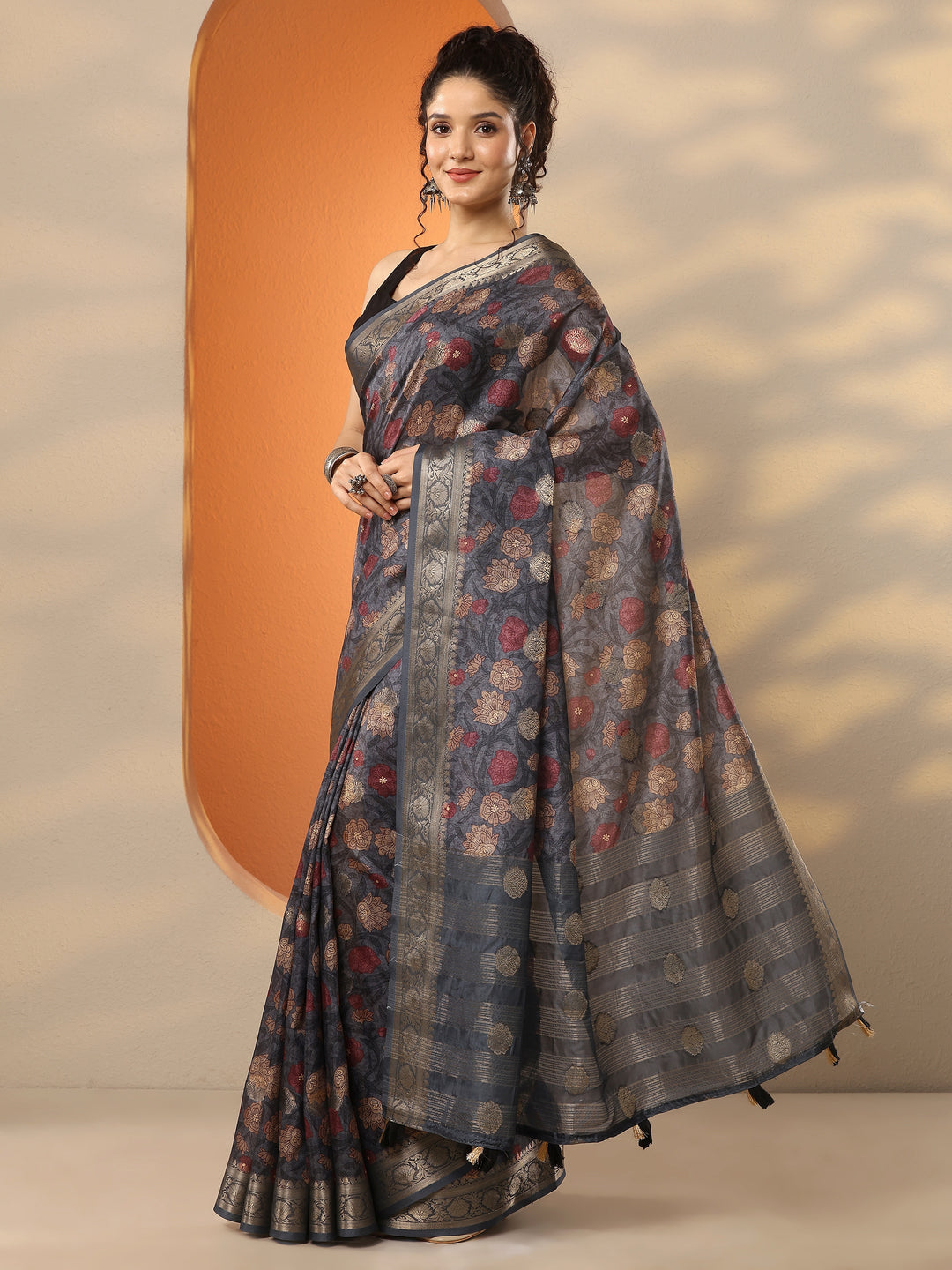 Grey Printed Silk Blend Saree With Unstitched Blouse Piece