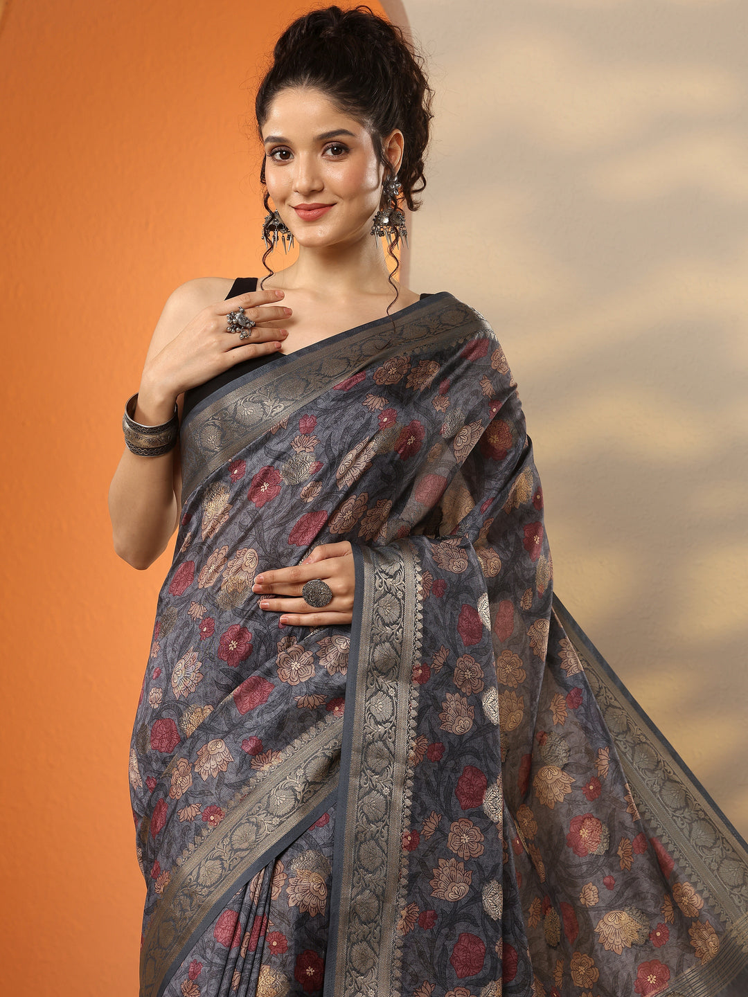 Grey Printed Silk Blend Saree With Unstitched Blouse Piece