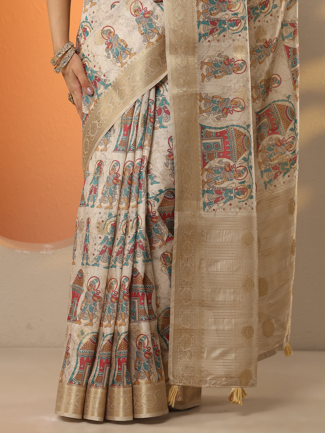 Beige Printed Silk Blend Saree With Unstitched Blouse Piece